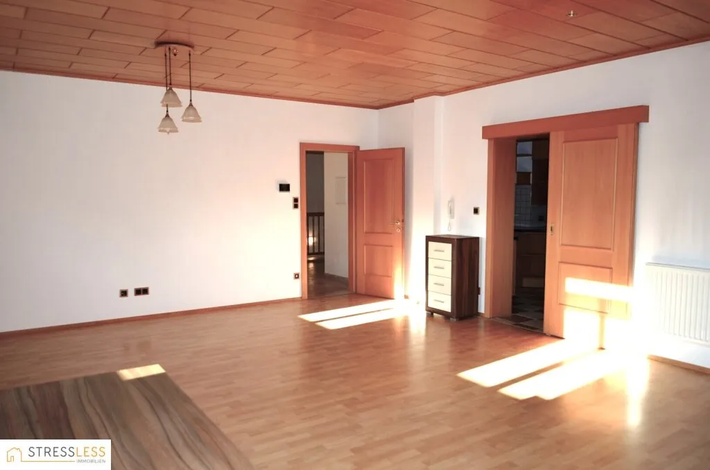 10 Minuten vor Wien! Moderne Wohnung in zentraler Ruhelage von Korneuburg - Großzügiger Wohnkomfort auf 133 m² + 12 m² Nebenraum und 2 Terrassen – pohled 2