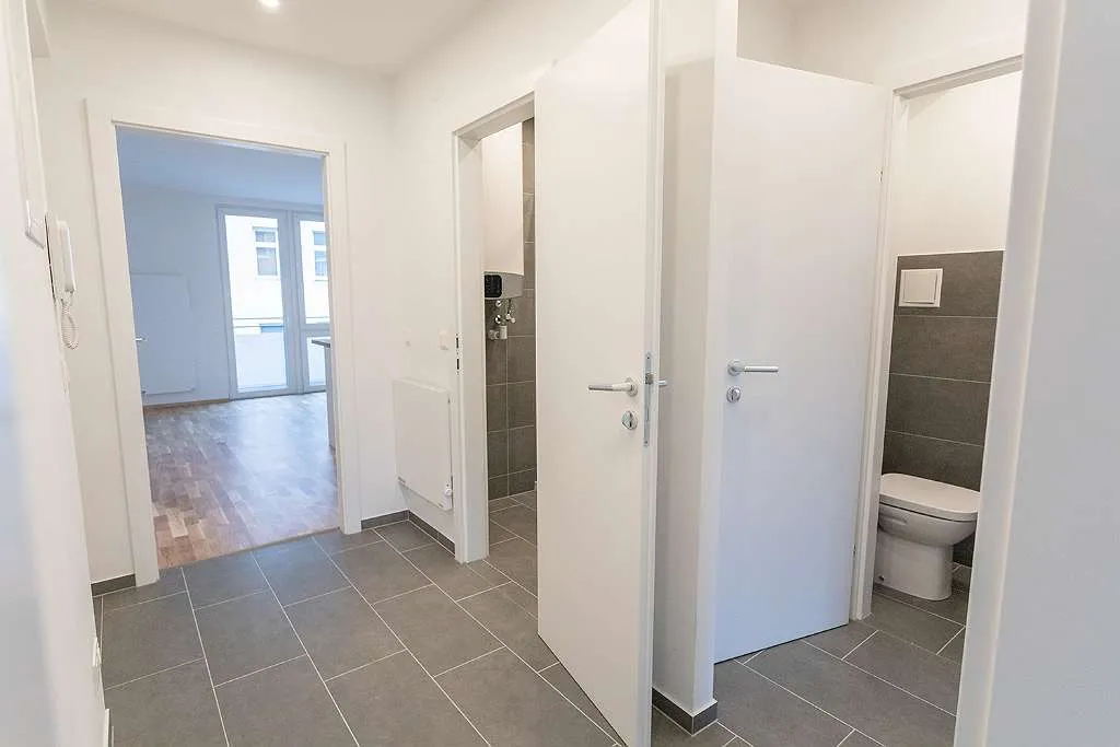 Entzückende und komplett sanierte 3 Zimmer EIGENTUMSwohnung mit Loggia in 1210 Wien - perfekte Anbindung (Nähe KH Nord)! Provisionsfrei zu verkaufen! - Ansicht 3