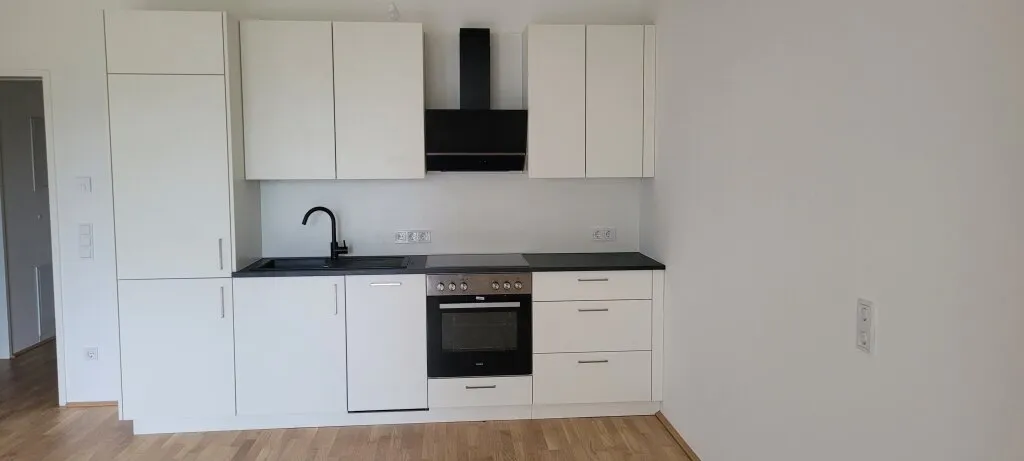 NEUBAU - ERSTBEZUG - Top 12 - Wunderschöne 2 Zimmerwohnungen mit großem Balkon und eigenem Tiefgaragenplatz – pohled 2
