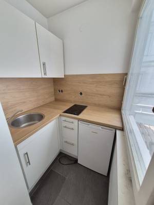 GARCONNIERE MIT LOGGIA IN TOPLAGE NÄHE KARLSPLATZ! HOFSEITIGE RUHELAGE! 3. LIFTSTOCK! – Bild 3