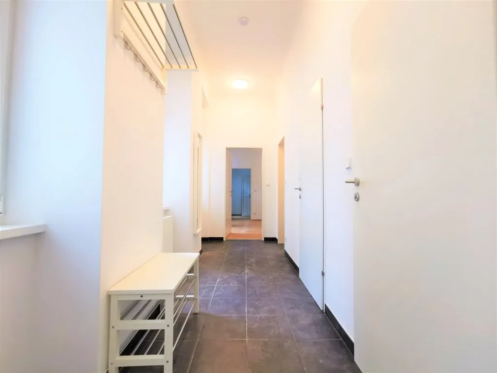 Modern möblierte, traumhafte 2-Zimmer-Wohnung mit Balkon! Kurzeitvermietung! - Ansicht 2