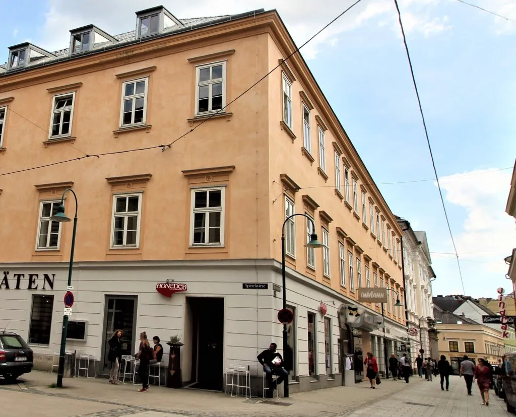 DACHGESCHOSSWOHNUNG mitten in der LINZER INNENSTADT - Ansicht 2