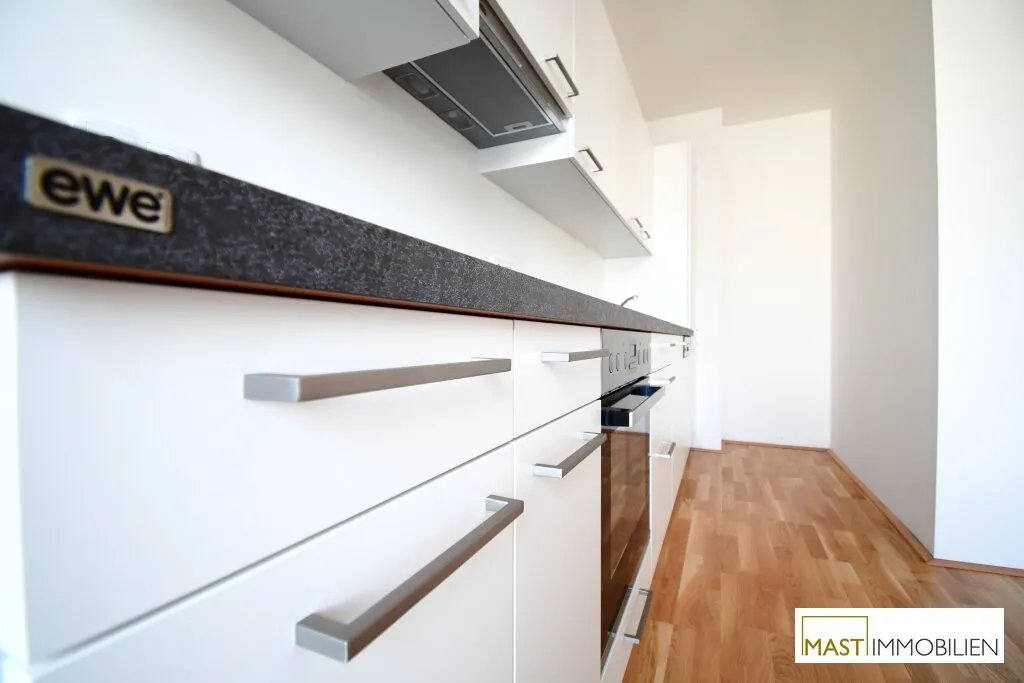 Beeindruckend aufgeteilte 3 - Zimmer Dachgeschoss Wohnung mit Dachterrasse & EWE Einbauküche inkl. Geräte - optional Garagenstellplatz verfügbar - Ansicht 3