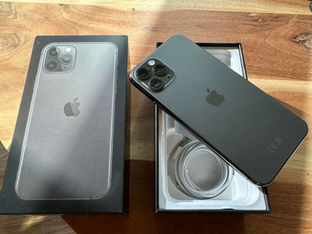 Gebrauchte iPhone 11 Space factory grau 64 GB mit OVP