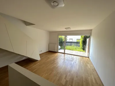 Ruhig gelegene 2-Zimmer Garten-Wohnung mit großem Garten und Küche inkl. – Bild 2