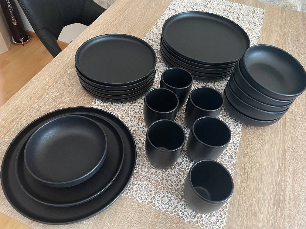 24-teiliges Tafel-Service CREATABLE"Uno" für 6 Personen aus Steinzeug/ Keramik in Dunkelgrau-Schwarz