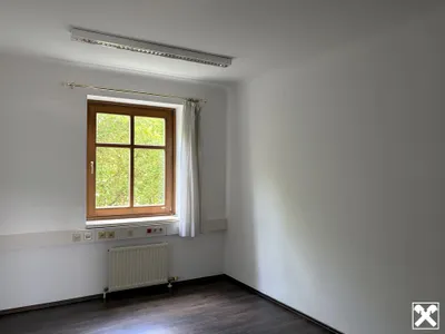 6-Zimmer-Gewerbeimmobilie mieten in Baden – 140 m², € 2.006 – Bild 4 von 10