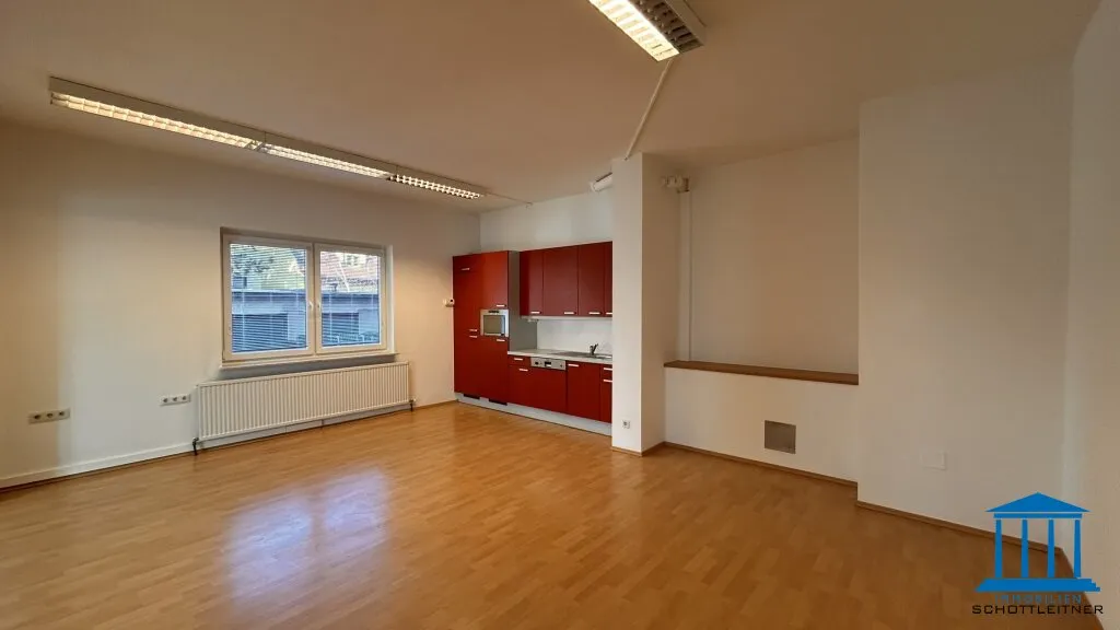Helles Büro mit Einbauküche im Zehnerviertel - nahe dem Wr. Neustädter Hauptbahnhof - Ansicht 3