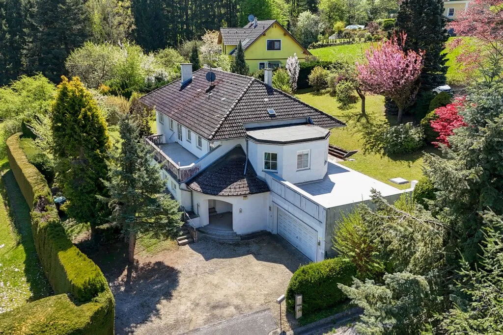 Reizvolles Einfamilienhaus in sonniger Lage mit Gartenidylle und Erweiterungspotenzial - Widok 2