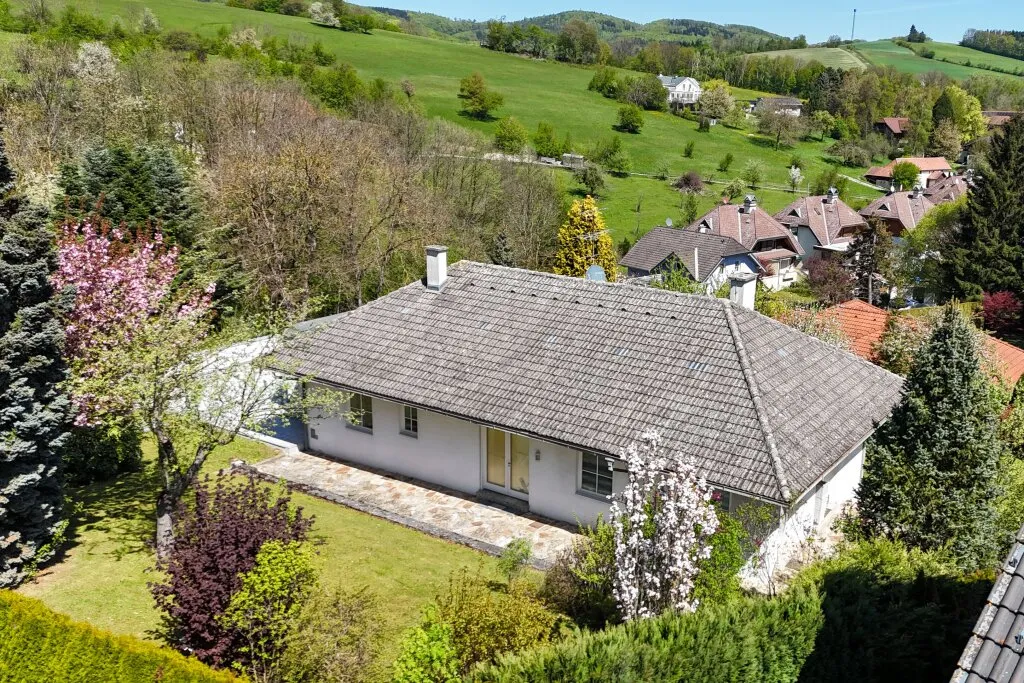 Reizvolles Einfamilienhaus in sonniger Lage mit Gartenidylle und Erweiterungspotenzial - Widok 3