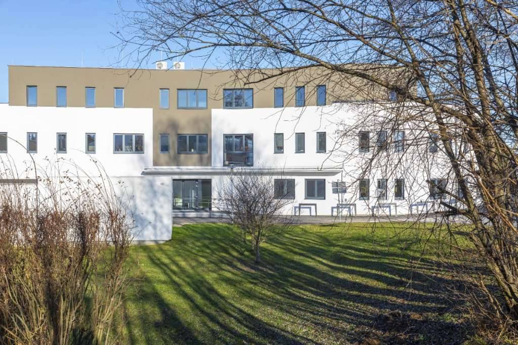 SONNENUNTERGANG ZU VERKAUFEN / 54 M² DACHGESCHOSSWOHNUNG IM ZENTRUM VON DIETACH - Ansicht 2