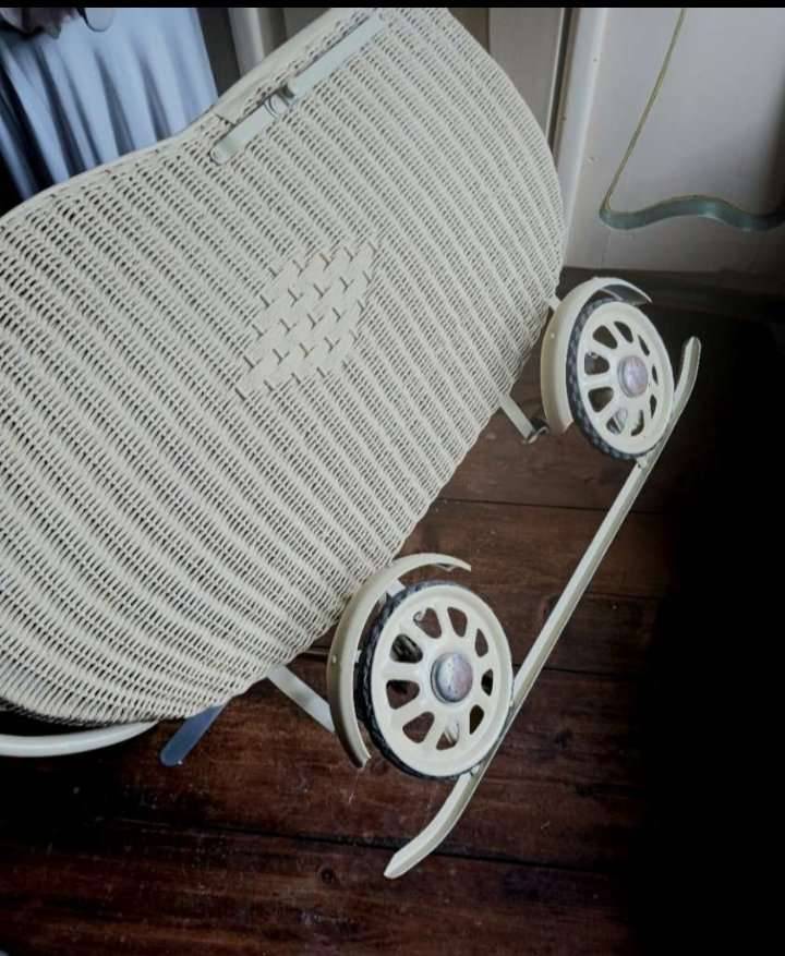 Raritt: Antiker Kinderwagen mit Winter-Kufen,  140,- (4810 Gmunden) -  willhaben