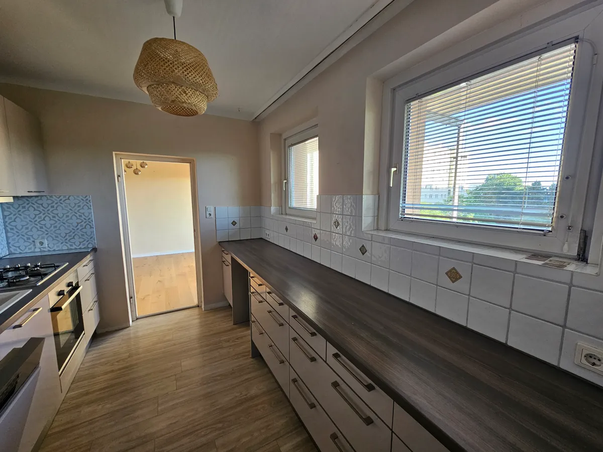 Sonnige Wohnung mit schönen Ausblick und großen Balkon KEIN MAKLER - Ansicht 3