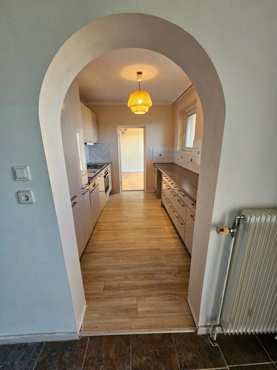 Sonnige Wohnung mit schönen Ausblick und großen Balkon KEIN MAKLER - Ansicht 2