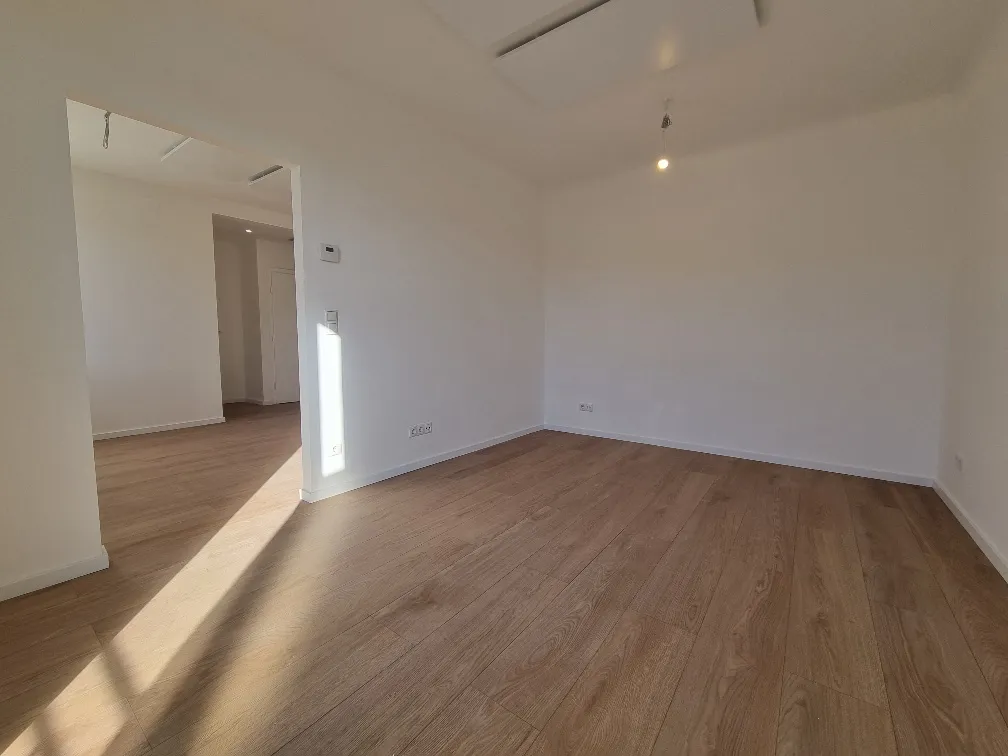 Erstbezug nach Sanierung: Moderne 2-Zimmer-Wohnung mit großer Dachterrasse in 1120 Wien - Widok 3