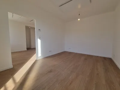 Erstbezug nach Sanierung: Moderne 2-Zimmer-Wohnung mit großer Dachterrasse in 1120 Wien – Bild 3