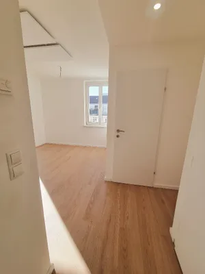 Erstbezug nach Sanierung: Moderne 2-Zimmer-Wohnung mit großer Dachterrasse in 1120 Wien – Bild 2