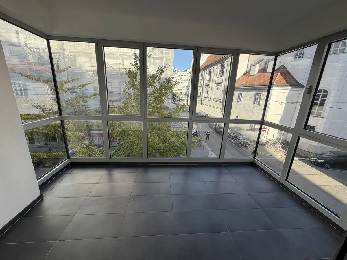 2-Zimmer-Wohnung mit Wintergarten, 56 m², Landstraße, Landstraße
