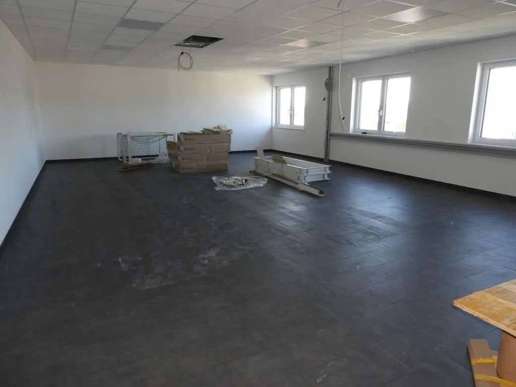 Moderne(s) Büro/Praxis mit ca. 247m² (51m², 91m² und 104 m²) im 1. OG in Eisenstadt, Burgenland - Erstbezug! - Ansicht 2