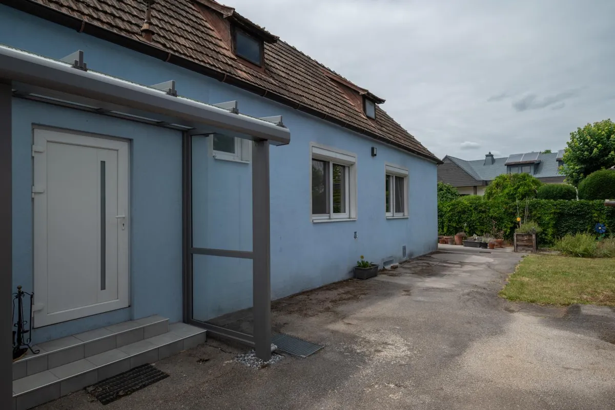 Einfamilienhaus auf großem Grundstück - viele Möglichkeiten, sofort beziehbar - Ansicht 2