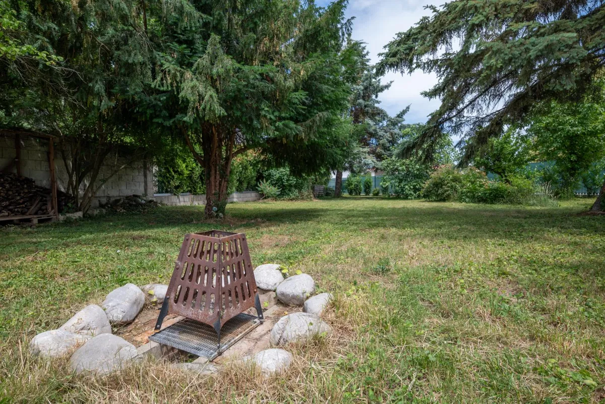 Einfamilienhaus auf großem Grundstück - viele Möglichkeiten, sofort beziehbar - Ansicht 3