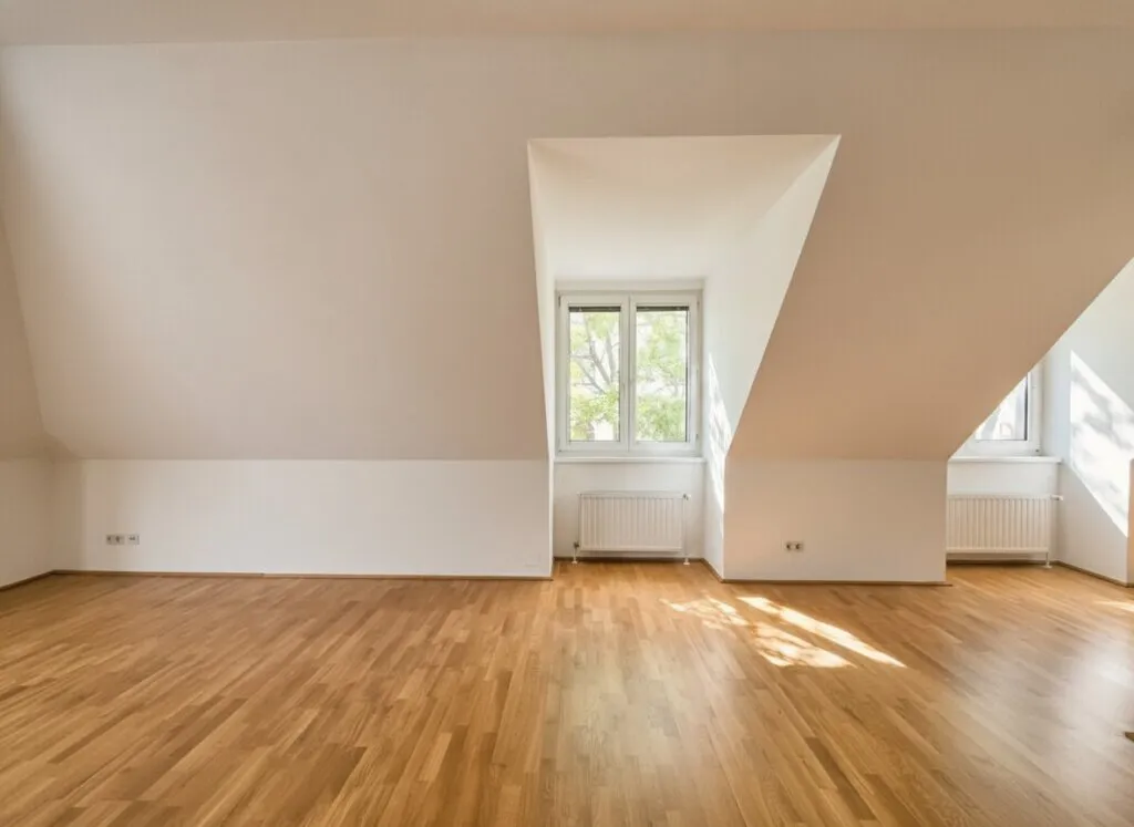 WOHNEN MITTEN IM VIERTEN - Urbane Lebensqualität in Zentrumsnähe - Großzügige 1-Zimmer Wohnung im Dachgeschoß - Widok 3