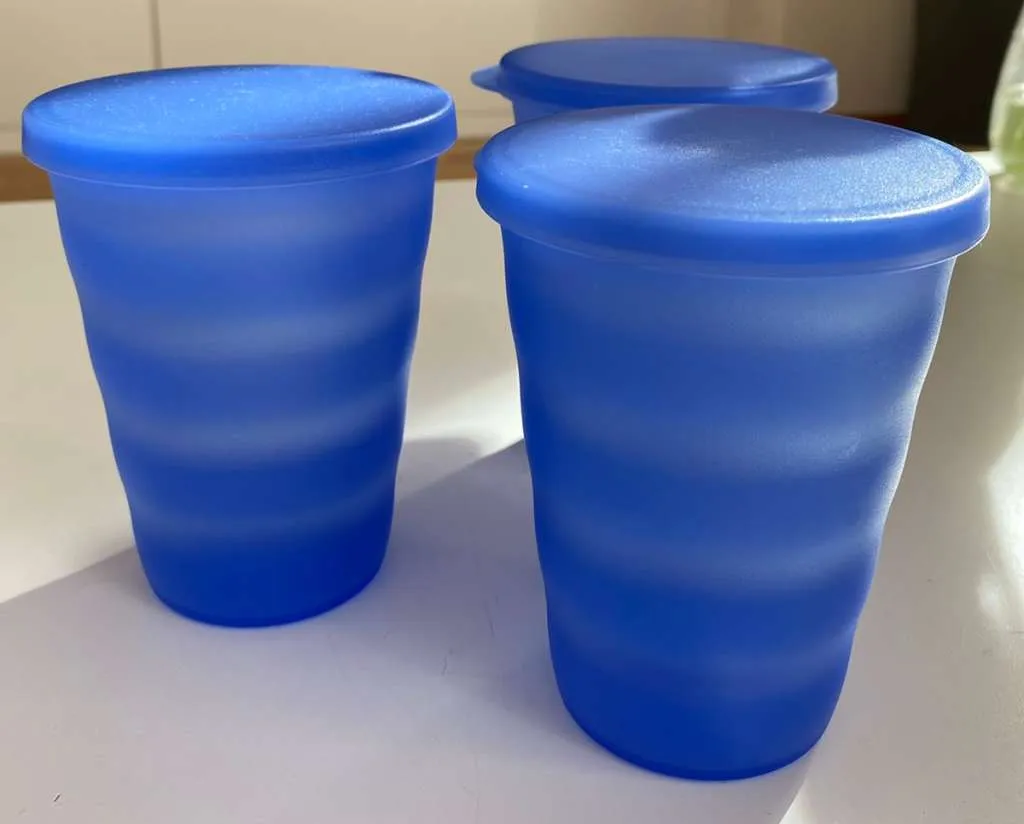 Tupperware Becher mit Deckel, € 15,- (1210 Wien)