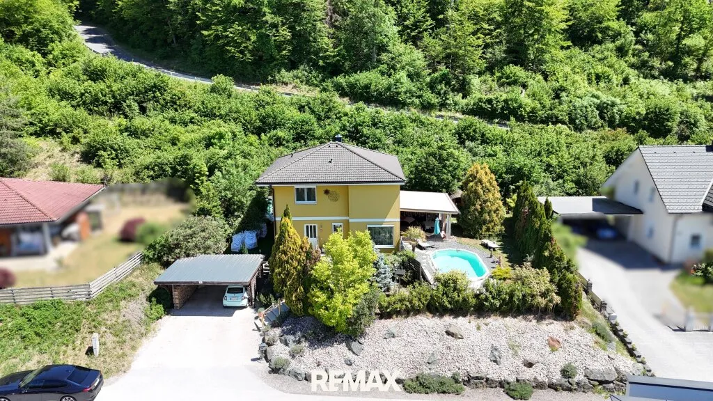 Energieeffizientes Einfamilienhaus in erhöhter Aussichtslage mit Pool - Ansicht 3