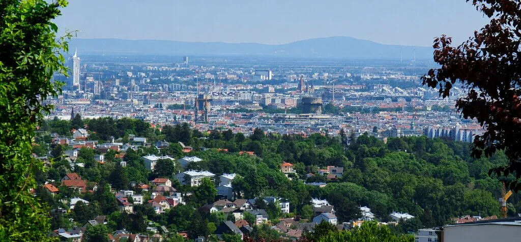 Zwischen Wienerwald und Skyline- Traumgrundstück mit Baugenehmigung - Ansicht 2