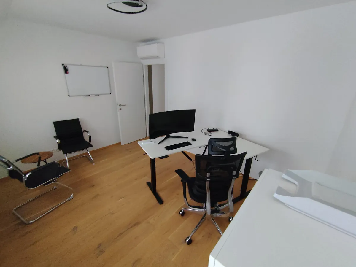 Privates Einzelbüro im 3. - voll ausgestattet, klimatisiert & All-in - Ansicht 2