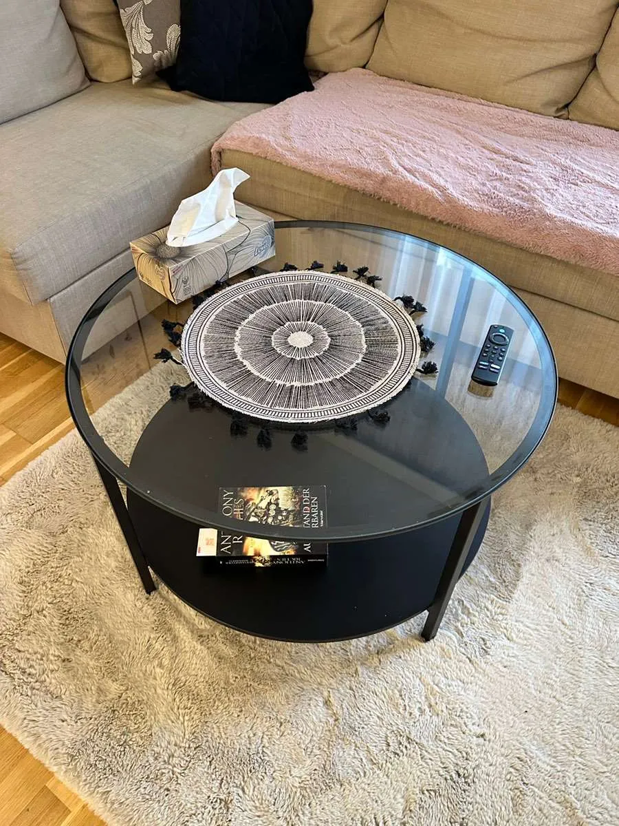 NUR NOCH 2 TAGE - Beliebter IKEA Couchtisch rund - Glas & Schwarz - Neupreis 100 € - 1210 Wien, € 35,- (1210 Wien)