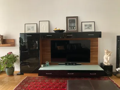 Möblierte Dachgeschosswohnung mit Garten, Klima und Heimkino – Bild 2