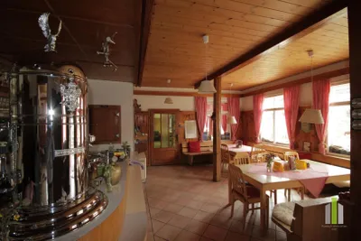 Haus kaufen in Gmunden – 750 m², € 1.590.000 – Bild 1 von 17
