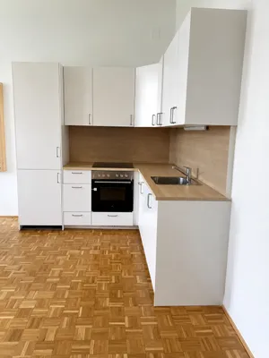 Helle 4-Zimmer-Altbauwohnung – Bild 2