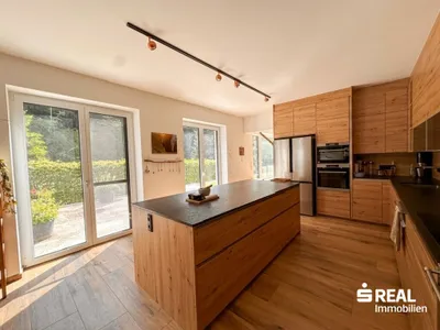 Haus kaufen in Linz – 356 m², € 650.000 – Bild 1 von 24