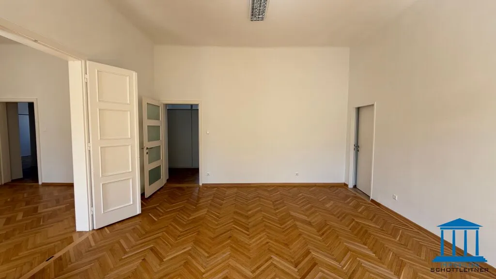 ALTBAU-Charakter - Großzügiges Büro im 1. Liftstock mit Parkplatz-Optionen Im Innenhof (Top 5 im 1. Liftstock) - Ansicht 2