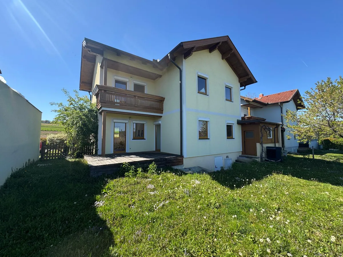Gepflegtes Einfamilienhaus mit Garten in ruhiger Siedlungslage am Ortsrand von Ollersdorf - Ansicht 2