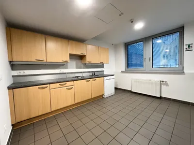 17-Zimmer-Gewerbeimmobilie mieten in Wien – 714 m², € 7.023 – Bild 7 von 12