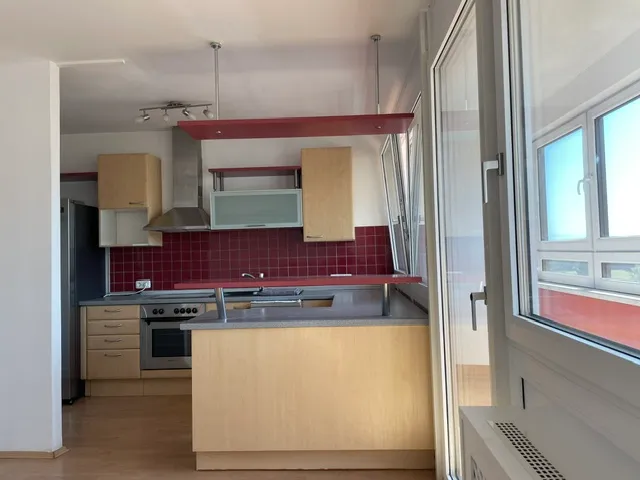 Große Wohnung mit Aussicht in UNI-Nähe, auch WG möglich – pohled 2