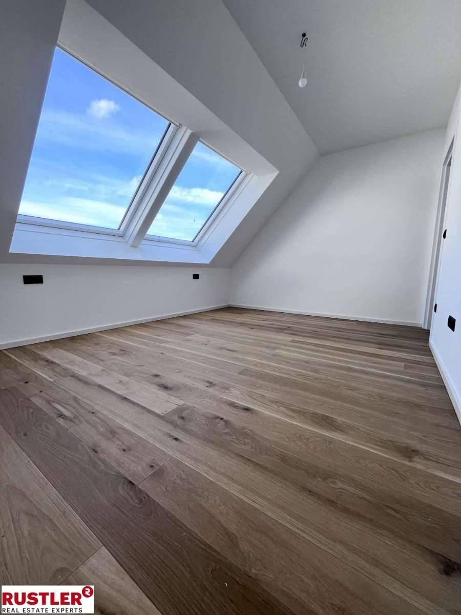 Wohnen mit Stil & Blick auf die Gloriette | Erstbezug im Dachgeschoss und Terrasse | Reinlpark, Wien