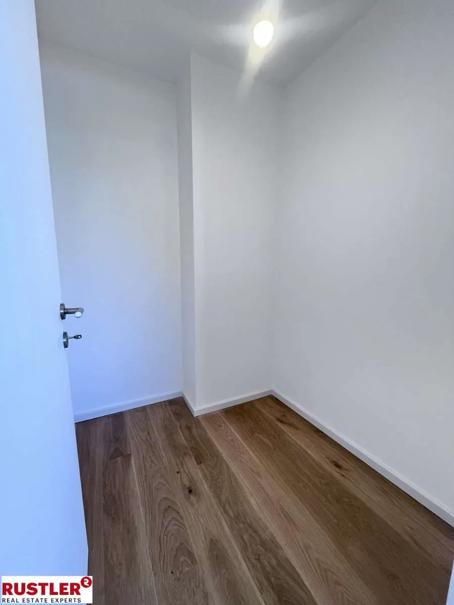 Wohnen mit Stil & Blick auf die Gloriette | Erstbezug im Dachgeschoss und Terrasse | Reinlpark - Ansicht 2