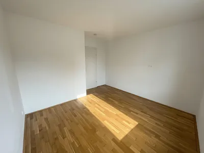 Attraktive Neubauwohnung, Fußbodenheizung, Balkon – Bild 2