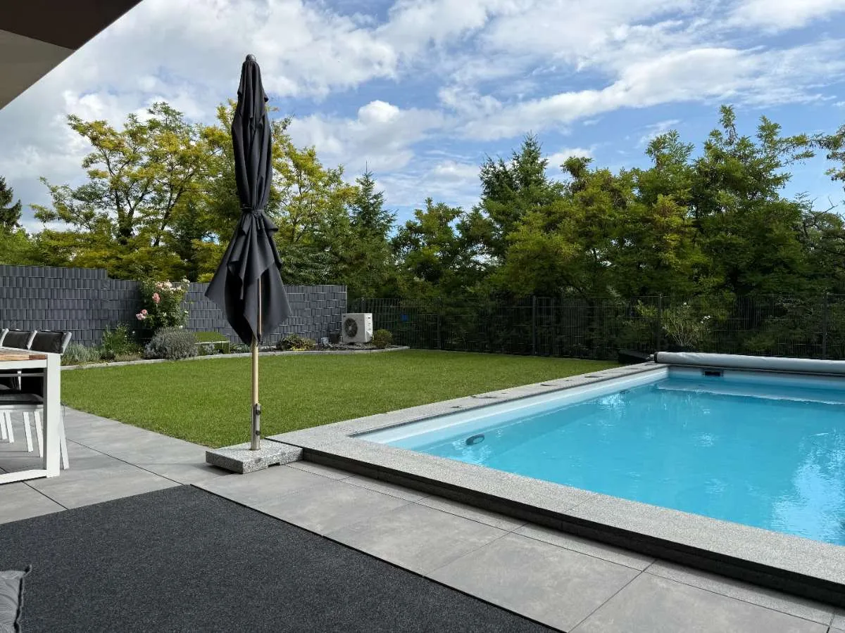 Garten, Pool und Blick ins Grüne - Vista 2