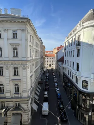 Gewerbeimmobilie mieten in Wien – 166,21 m², € 3.362