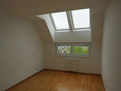 Helle Dachgeschoßwohnung Nahe Kongresspark – Bild 3
