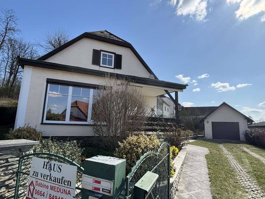 Schmuckes Einfamilienhaus mit Blick auf die Burg Güssing, Güssing