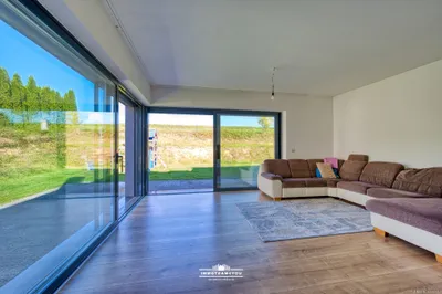 6-Zimmer-Haus kaufen in Vöcklabruck – 170 m², € 789.000 – Bild 2 von 26