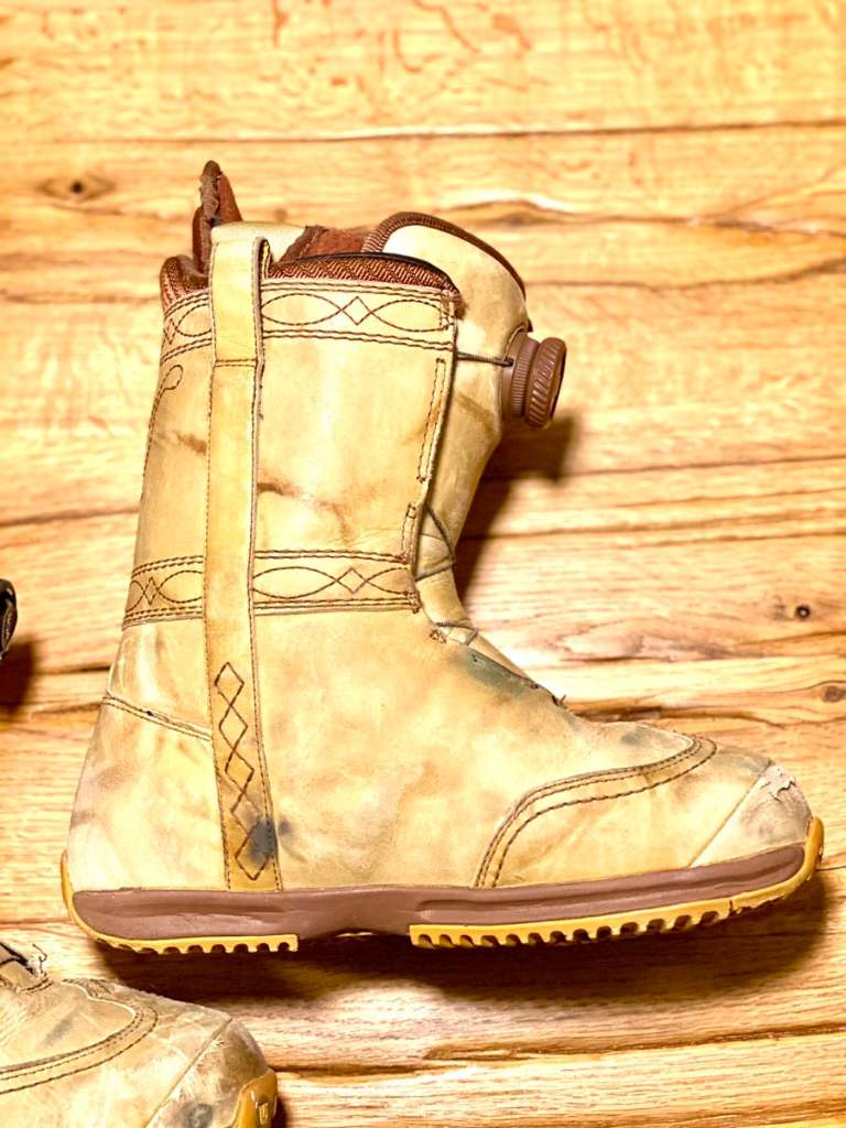 Burton x frye hot sale snowboard boots