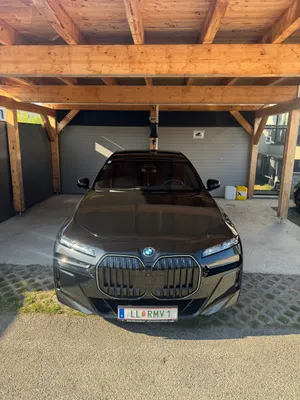 BMW i7