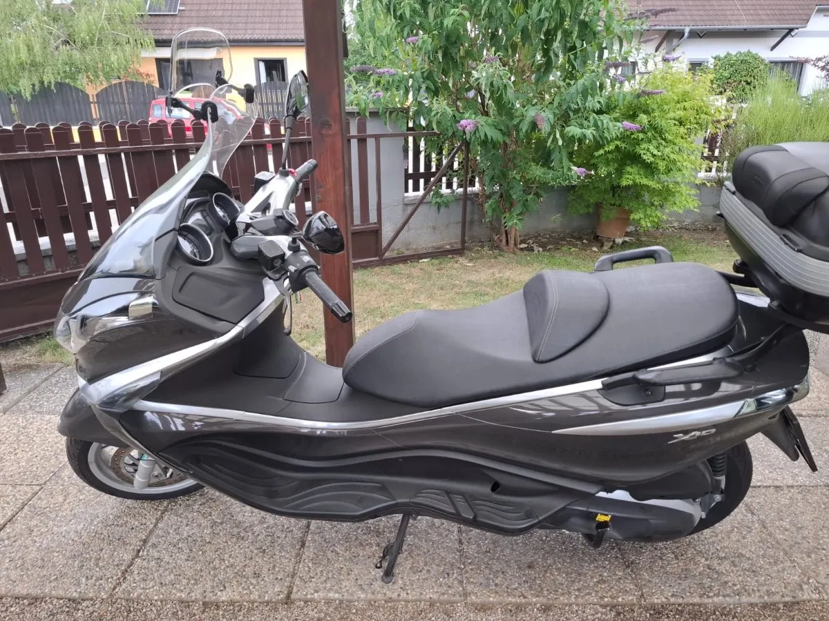 Piaggio X10